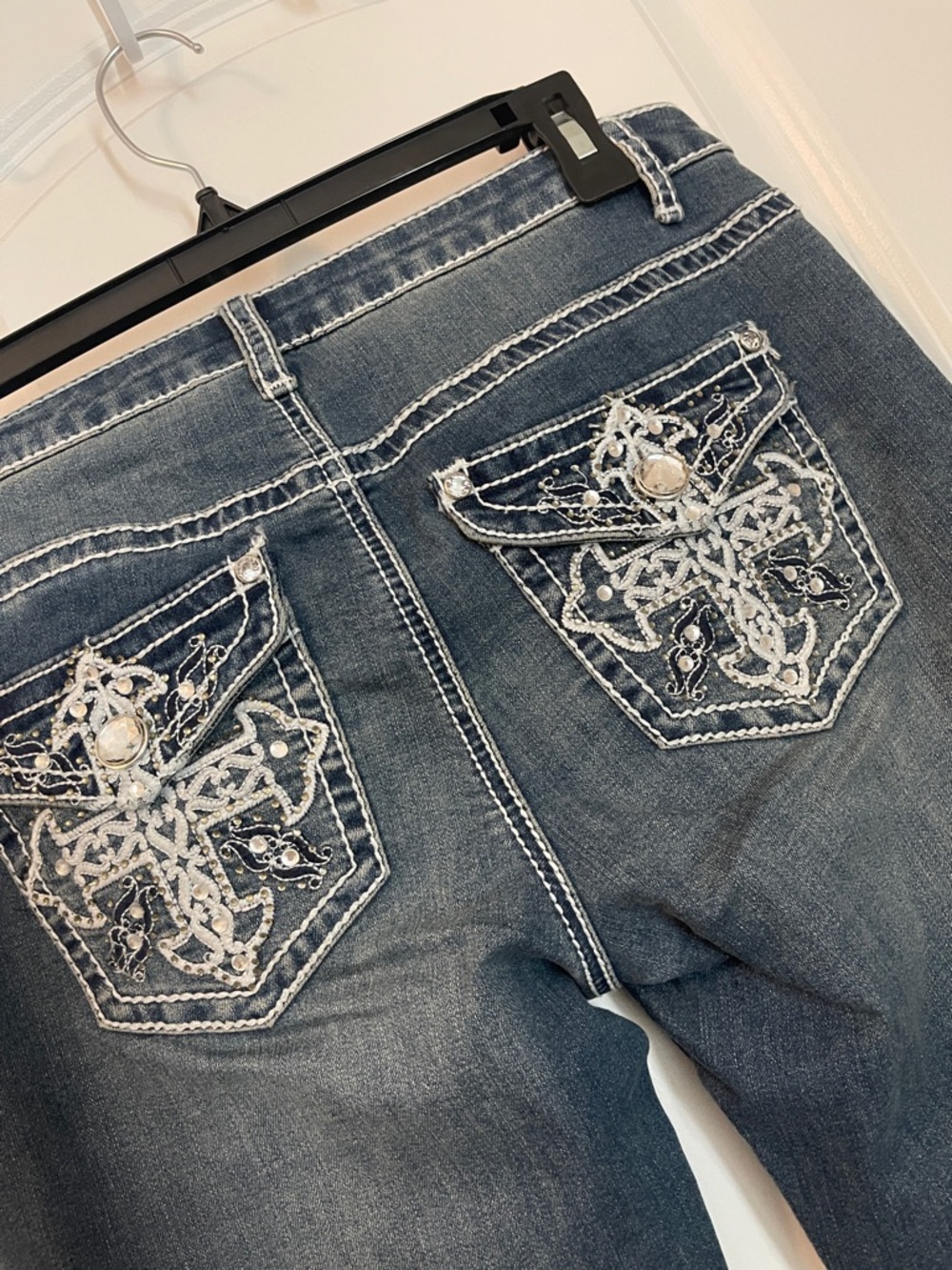 Apt. 9 Medium Blue Boot Cut Jeans with Embroidered Jeweled Back Pockets
